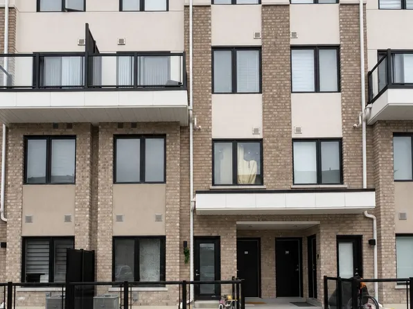 1695 Dersan St #226, Pickering, ON L1V 0G9