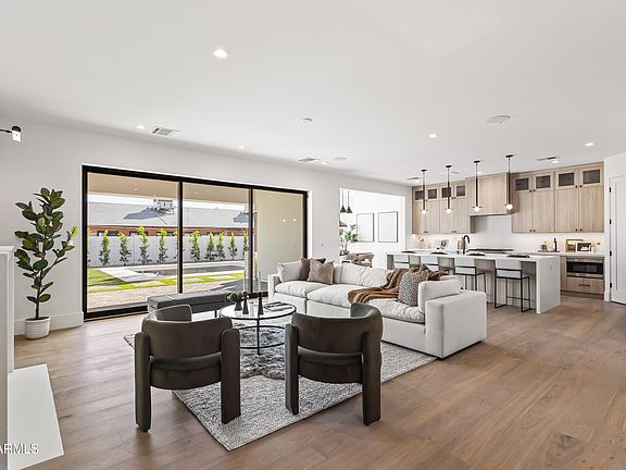 3rd image of 4015 E GLENROSA Avenue