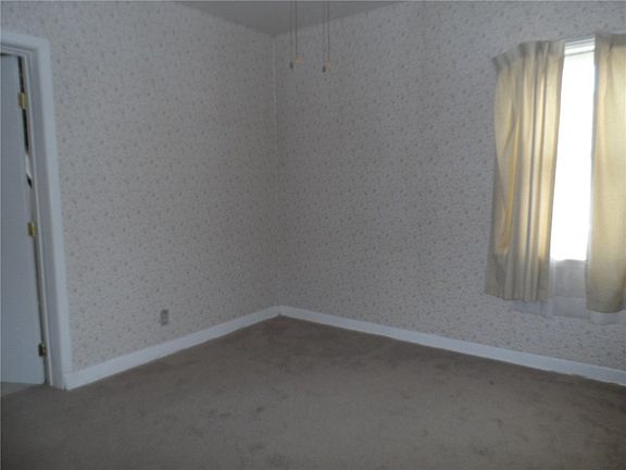 4th image of 2505 Mountain Ave