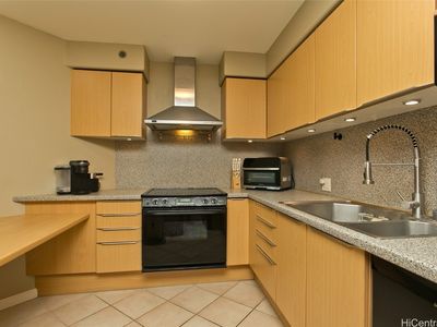801 S King St APT 910, Honolulu, HI, 96813