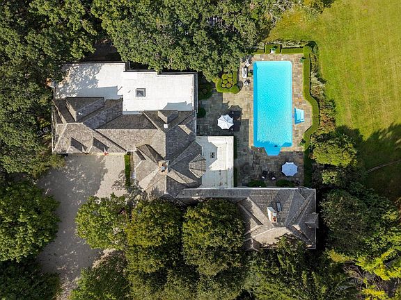 3rd image of 374 N Bateman Cir