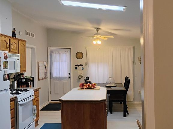 4th image of 322 Persimmon Cir W #322