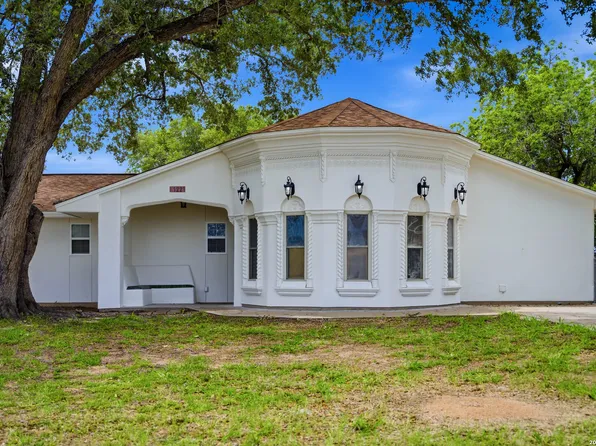 1221 ENCINO DR, Pleasanton, TX 78064