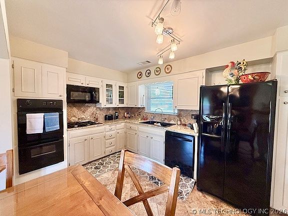 5th image of 8556 E 32nd St