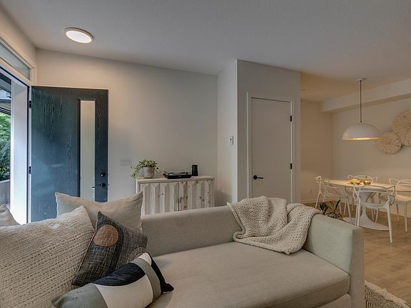 4th image of 533 E 3rd St #8