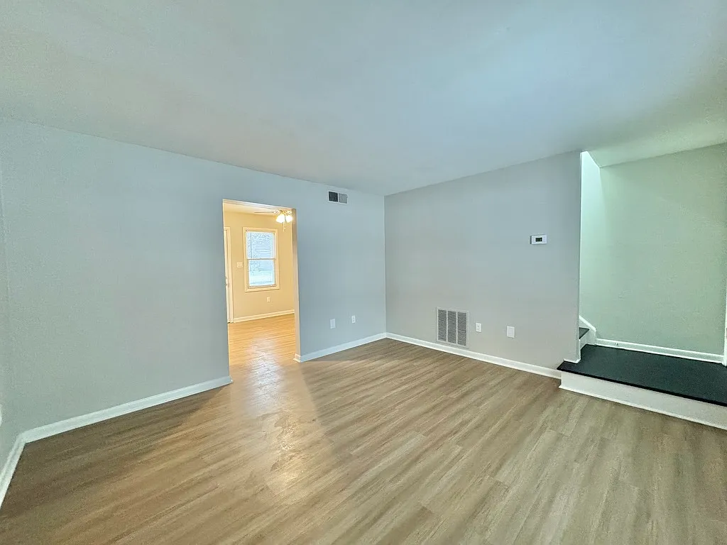 510 Holladay Dr — Photo 3