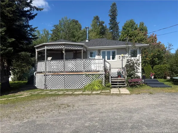 233 King George Hwy, Miramichi, NB E1V 1K8