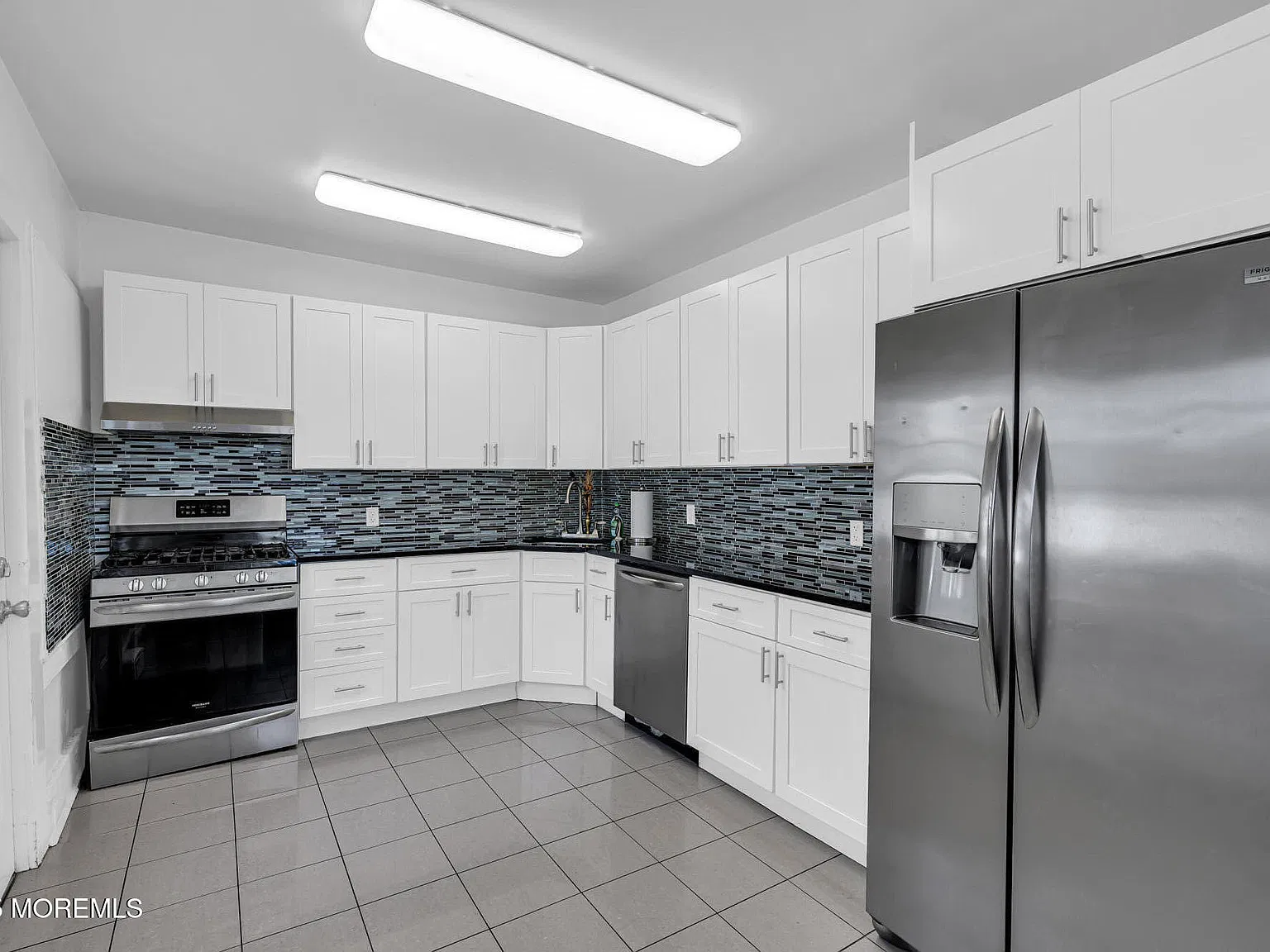 6 bed, 4.5 bath, 2828 sqft, $3,300 — Photo 1
