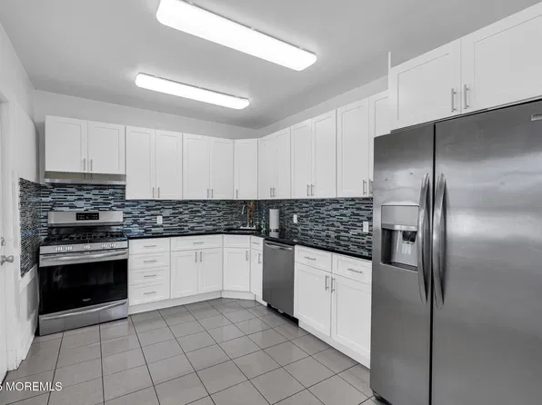 17 Lakeview Rd, Deal, NJ 07723