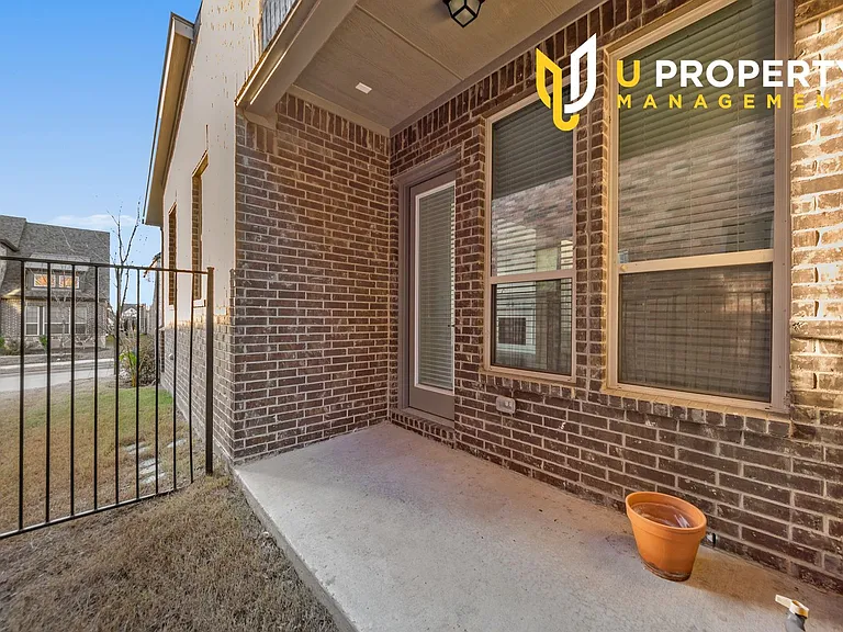 1017 Midland Dr — Photo 30
