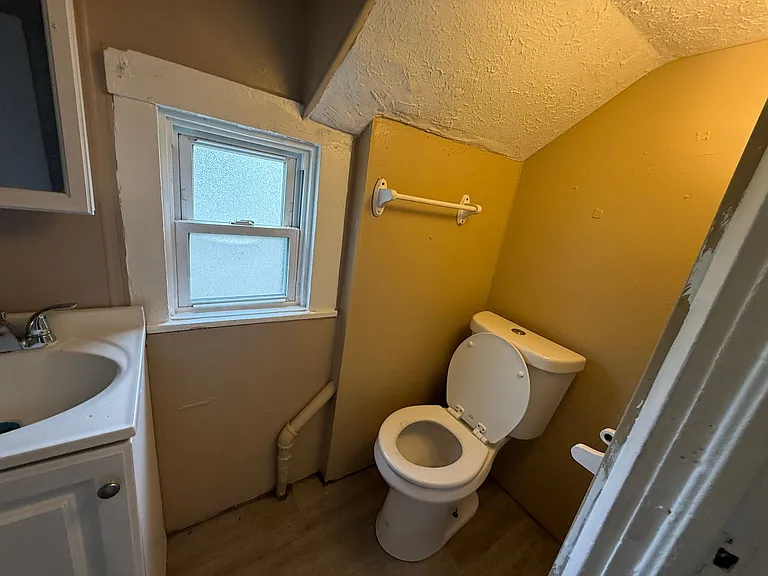 522 W 23rd St — Photo 32