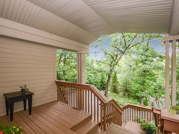 5th image of 260 Edgewood Ln