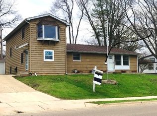422 Tulsa Ave, Carpentersville, IL 60110