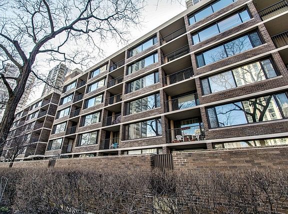 2nd image of 1555 N Sandburg Ter APT 616K