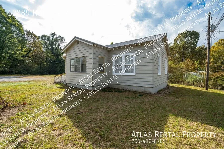 Move In Promo: $250 Off First Month's Rent! Beautiful 3 Bedroom Home- Must See!! — Photo 2