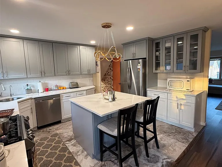 28 Peachtree Ln — Photo 7
