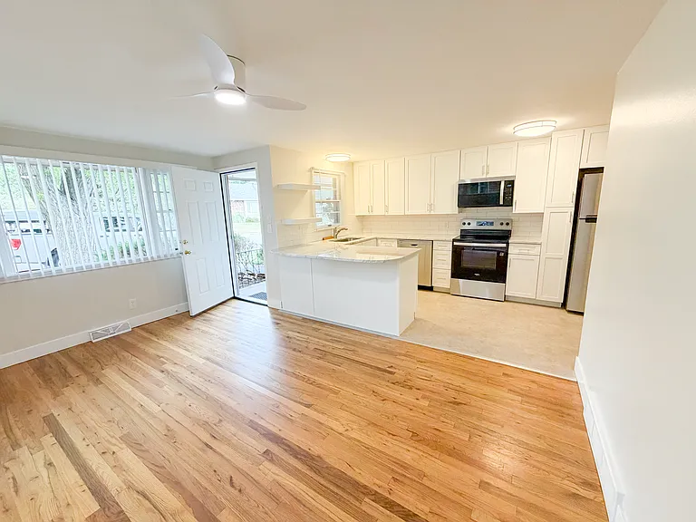 808-810 Apple Ct #808 — Photo 5