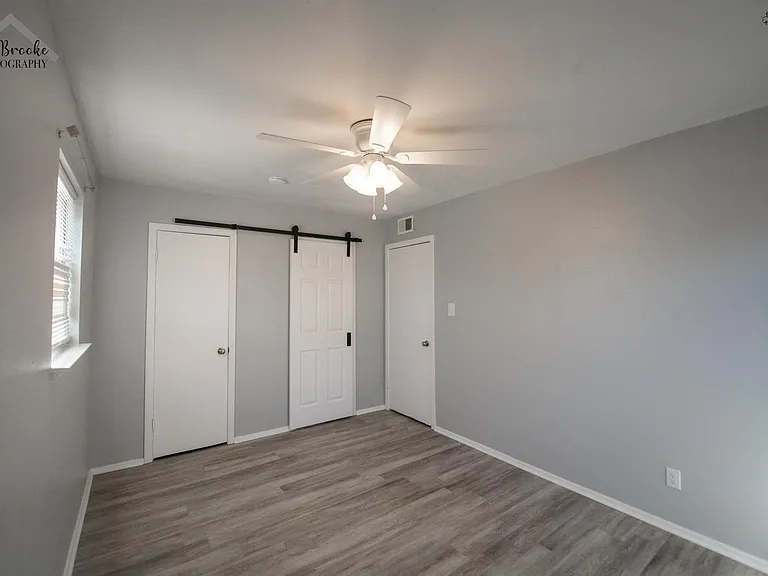 1020 W Cornelia Ave — Photo 34