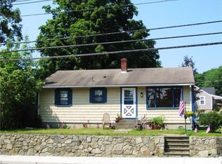 121 Arnold Rd, Coventry, RI 02816