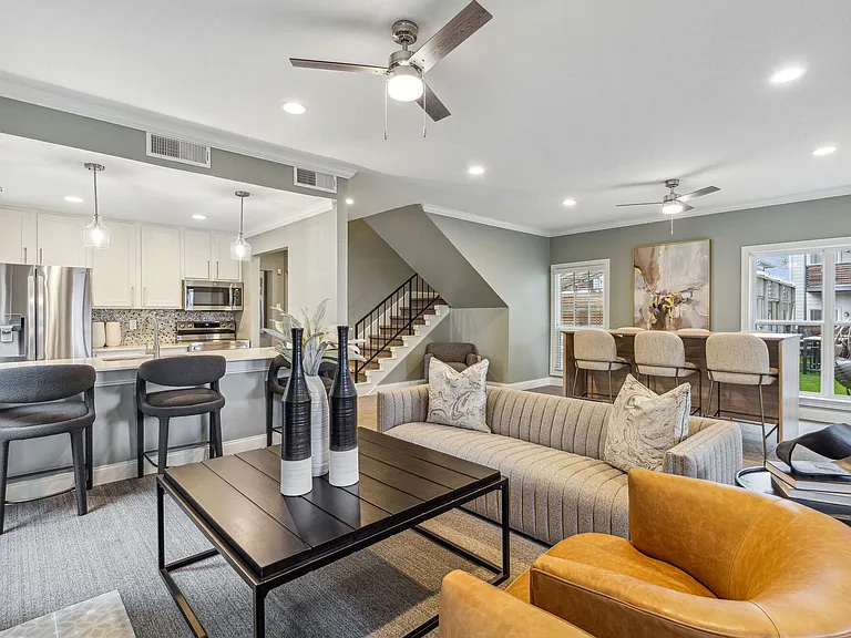 Ashton Oaks Apartments — Photo 10