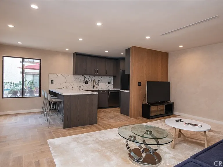 515 N Jackson St #102 — Photo 6