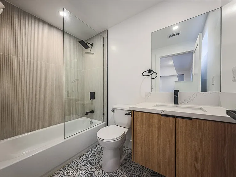 1237 N Orange Dr #B — Photo 12