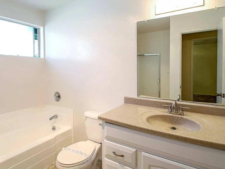 1575 Oak Apartment Homes — Photo 43