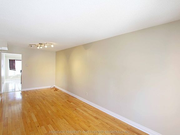 3rd image of 80 Hadden Cres
