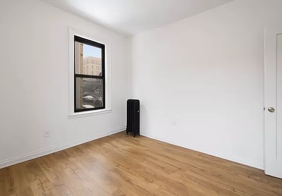 5th image of 1075 Grant Ave #4