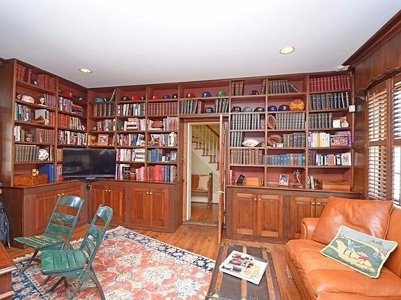 3rd image of 6181 Holly Hill Ln