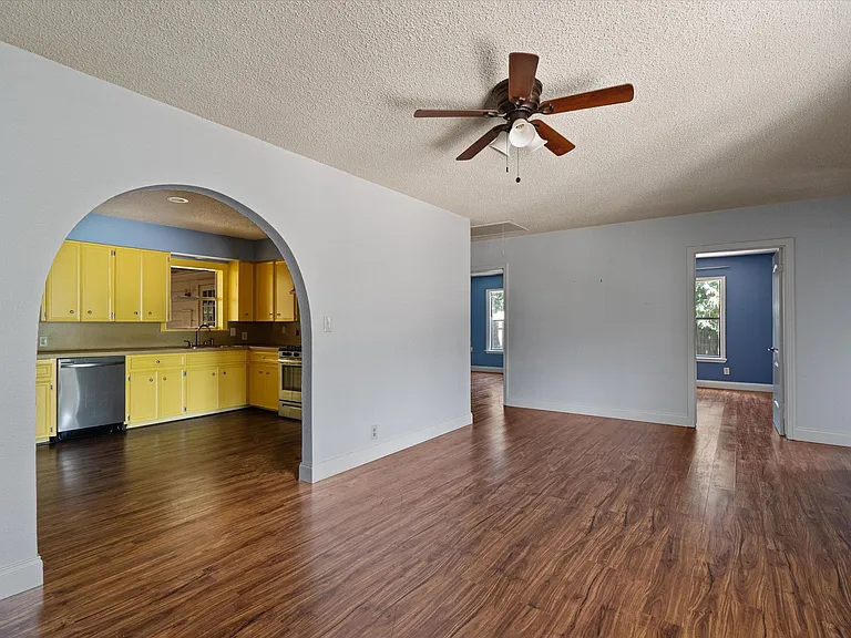 2106 Allred Dr — Photo 6