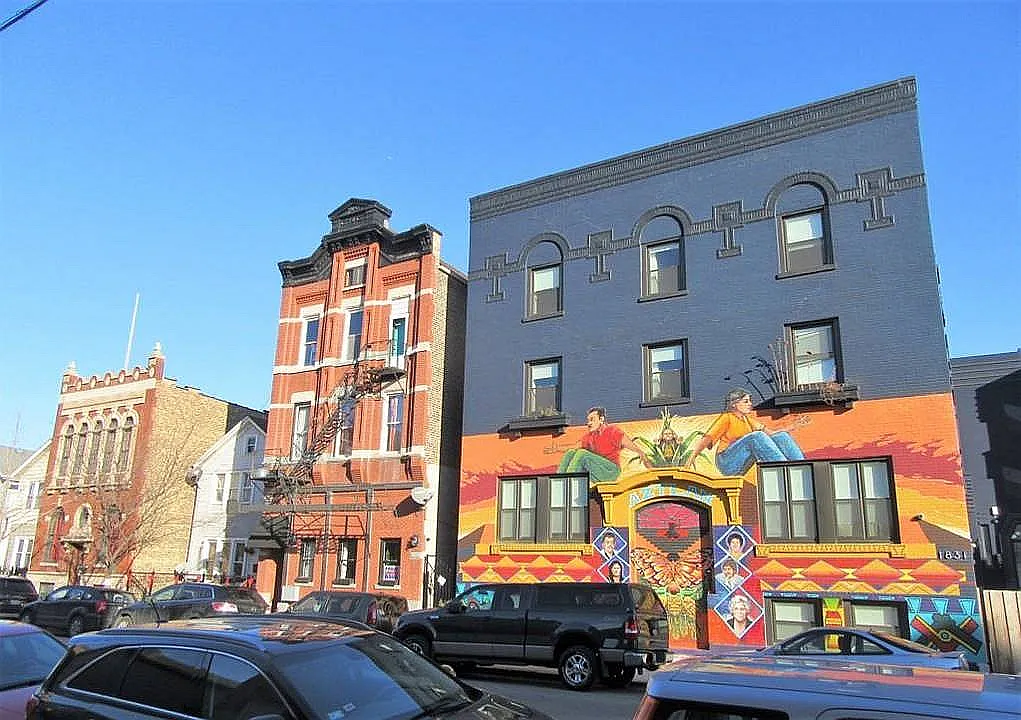 Pilsen CoLiving — Photo 1