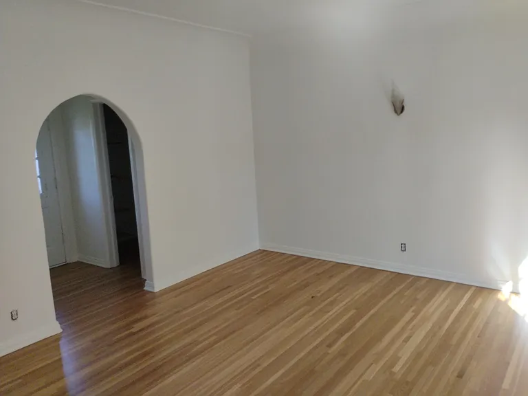 216 1/4 S Poinsettia Pl — Photo 6