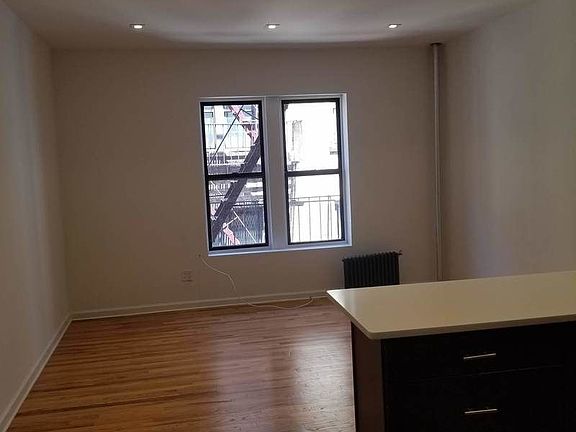 3rd image of 267 Lincoln Pl #B6