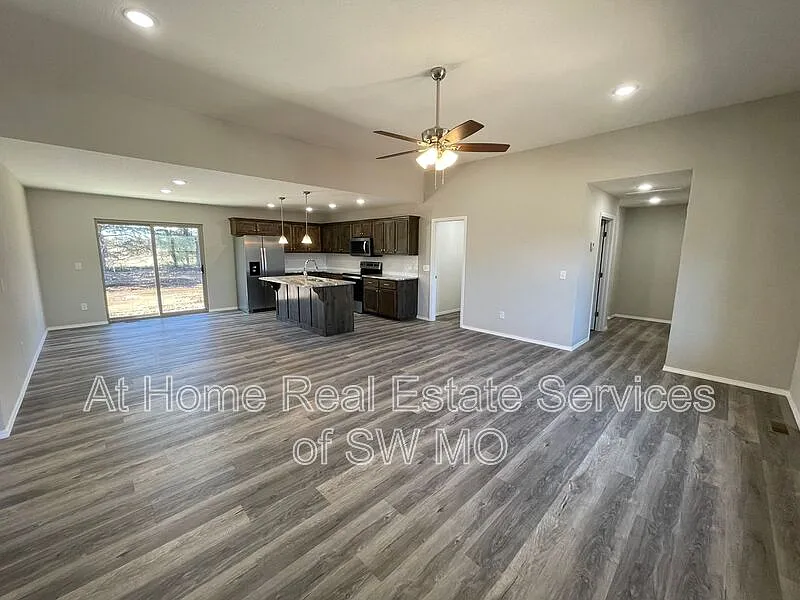 3 bed, 2.0 bath, 1528 sqft, $1,780 — Photo 2