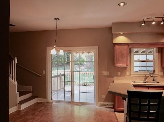 2nd image of 1319 Oak Hill Dr