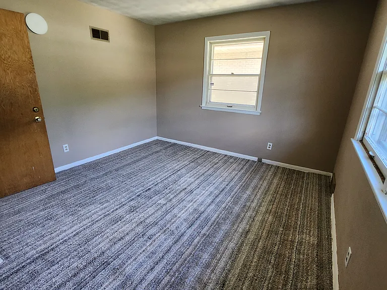 2116 W Kettelle St — Photo 14