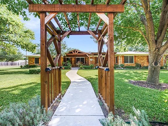 3rd image of 351 Topeka Dr