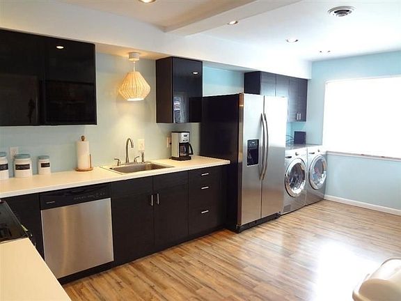 3rd image of 2127 Woodale Ave