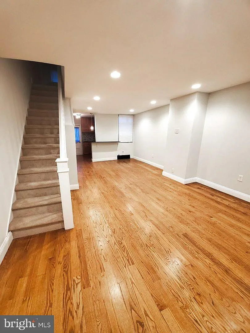 3 bed, 1200 sqft, $2,000 — Photo 3