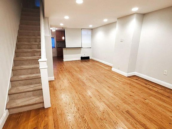 3rd image of 3007 S Sydenham St