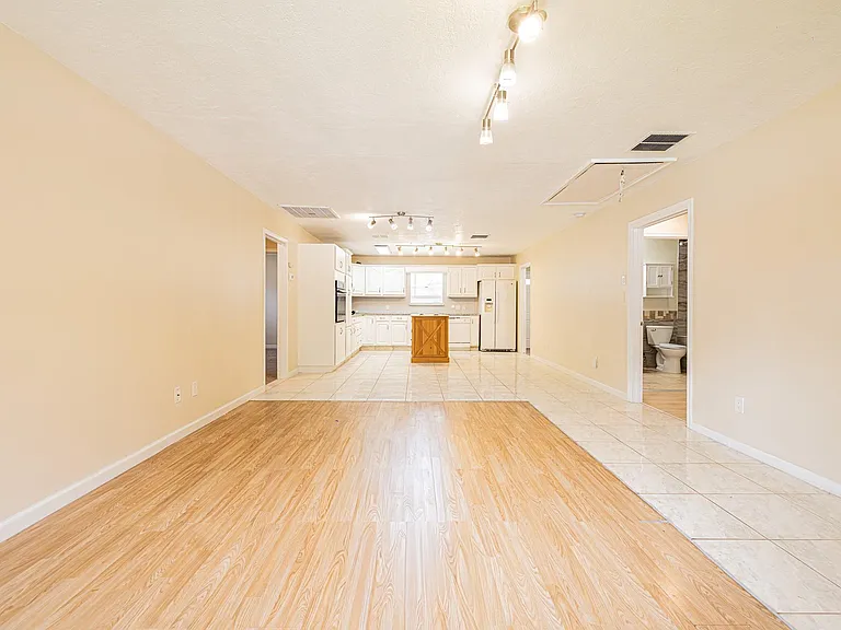 4113 Edison St — Photo 4