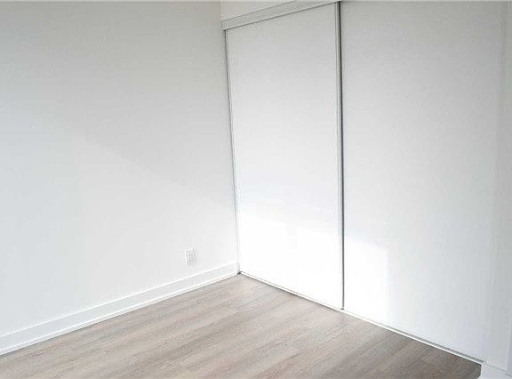 4th image of 6 Parkwood Ave #711