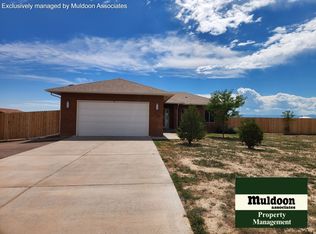 326 E Longmont Dr, Pueblo, CO 81007