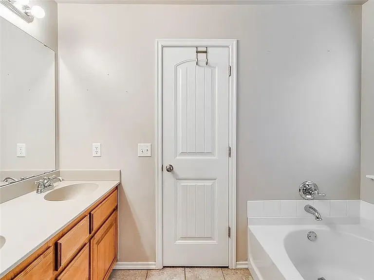 2816 NW 183rd St — Photo 11