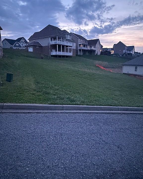2nd image of 121 Southwind Cir