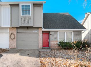 8596 Perry Ln, Overland Park, KS 66212