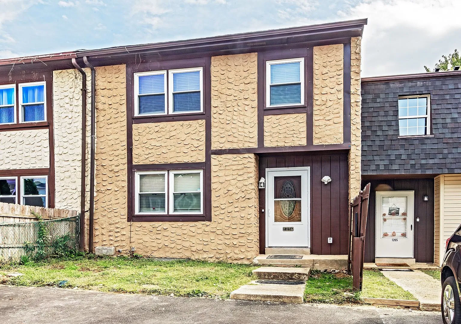 3 bedroom, 2.5 townhome in Christina Village — Photo 1