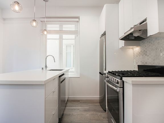 4th image of 626 Powell St APT 206