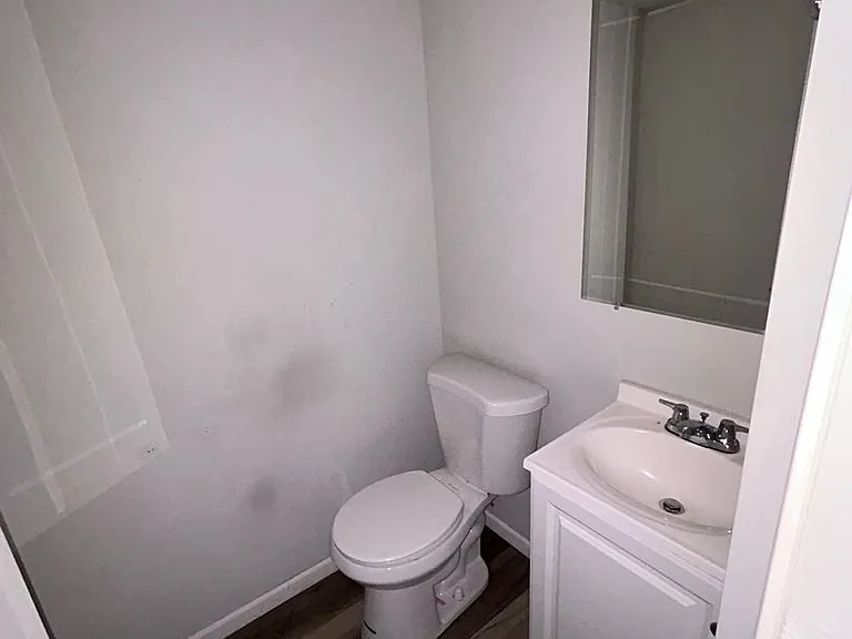 127 Marshall St — Photo 7
